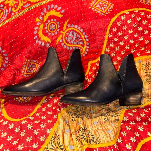 Free People Charm Ankle Boot - Size 9 - Picture 2 of 7